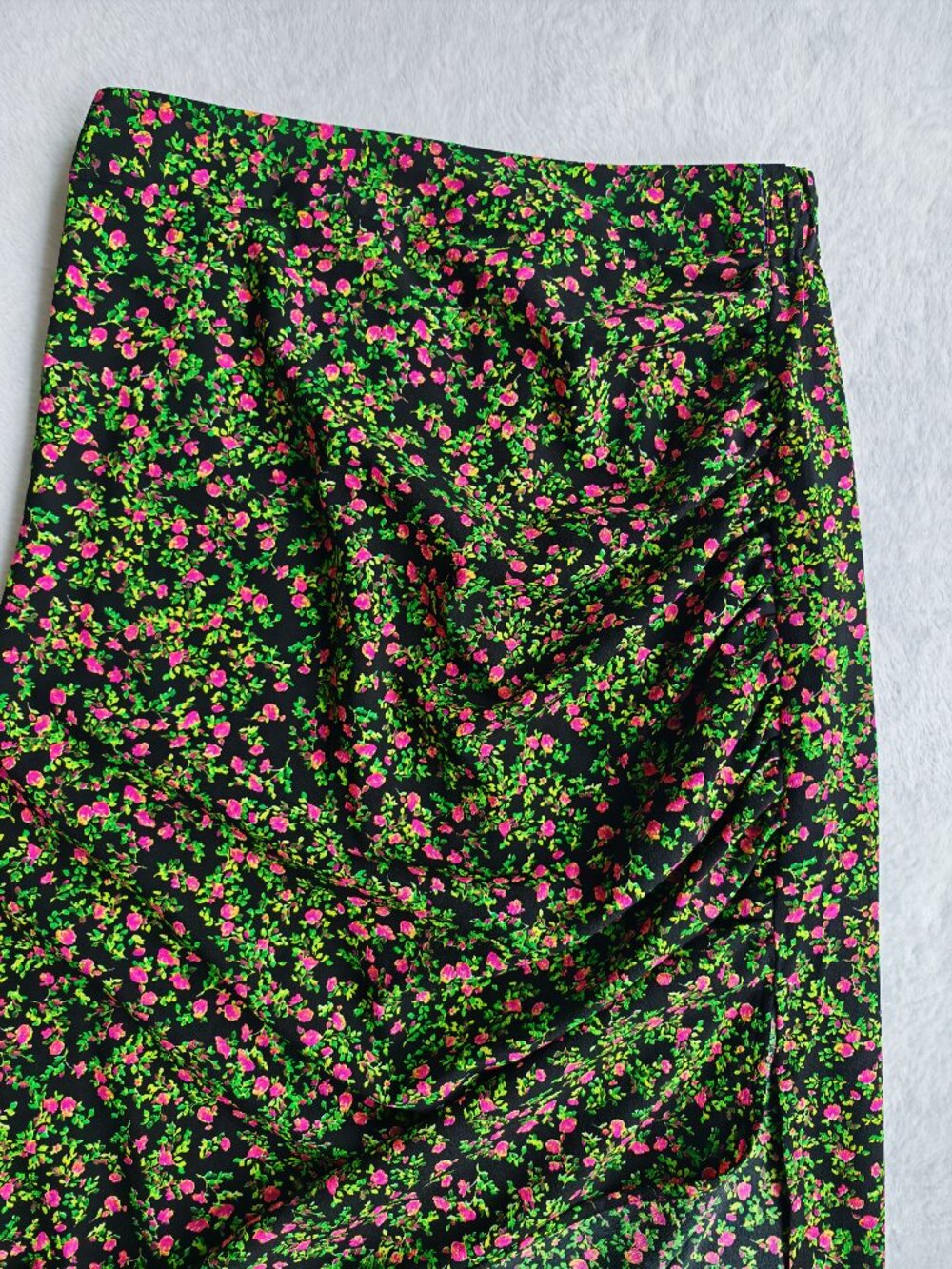 Vero Moda Floral Ruched Mini Skirt Black Pink Green Stretch Waist Trendy Y2K Sum - Picture 4 of 9